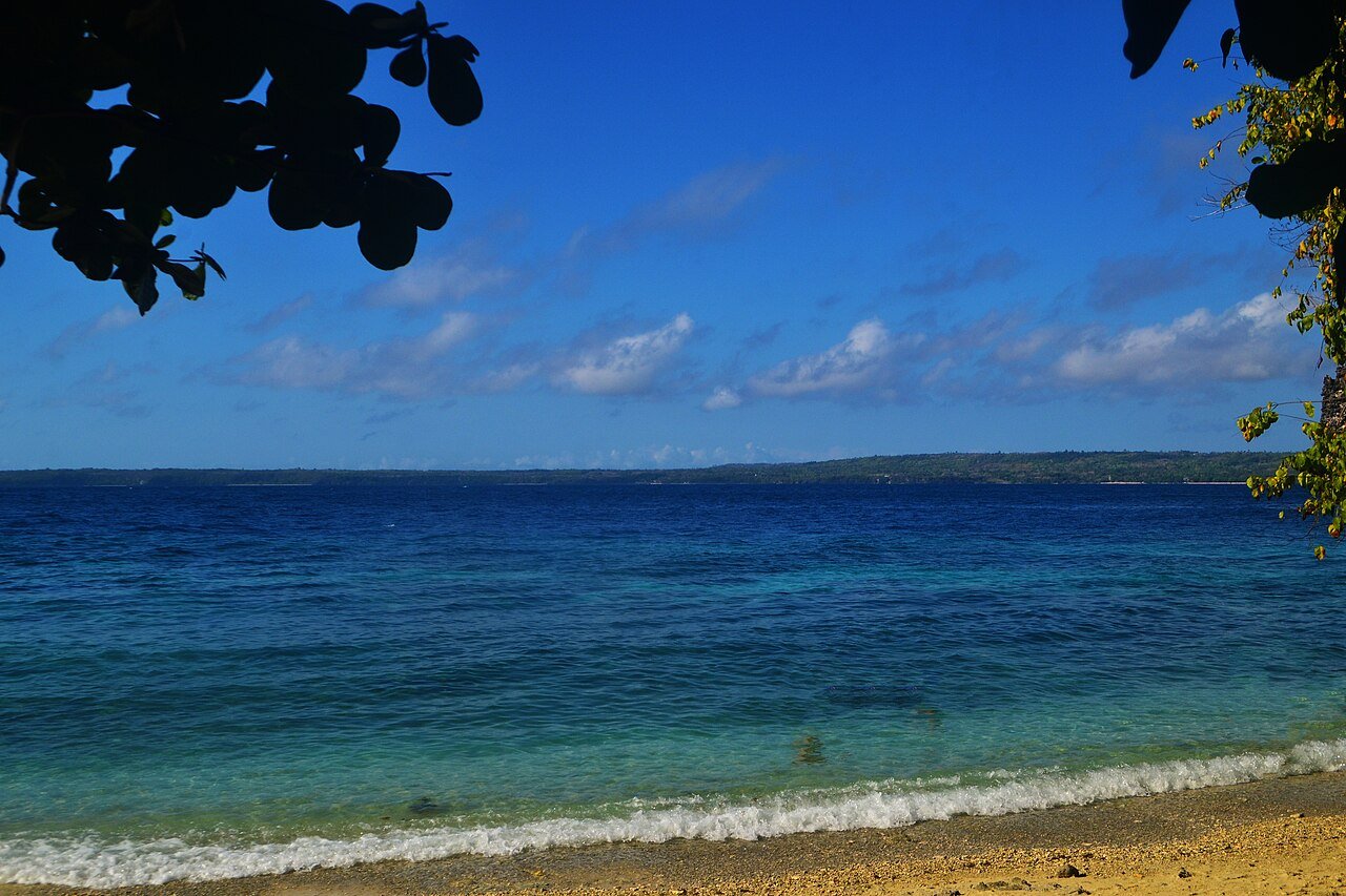 Cliff jumping cove at Salagdoong Beach, Siquijor
