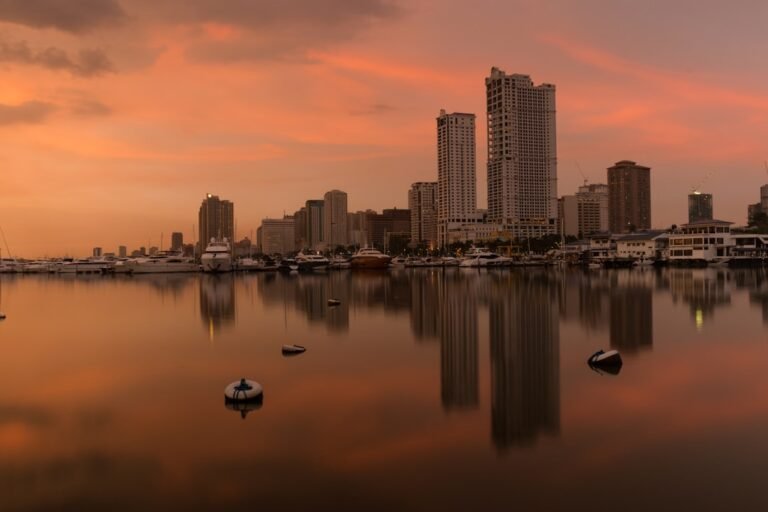 Where to stay in Manila, sunset over Manila Bay near the Malate and Ermita hotels