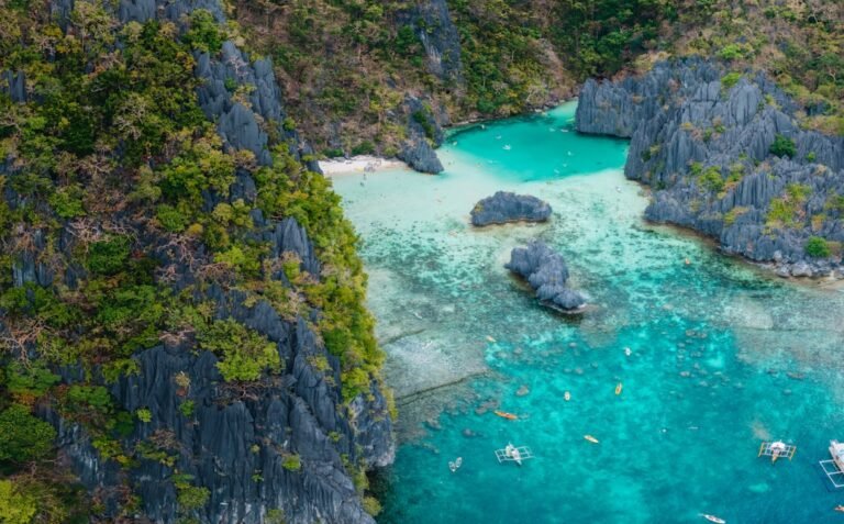 Palawan lagoon near El Nido, close to where to stay in Palawan island hopping bases
